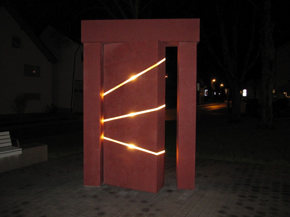 Waldenserdenkmal Palmbach bei Nacht